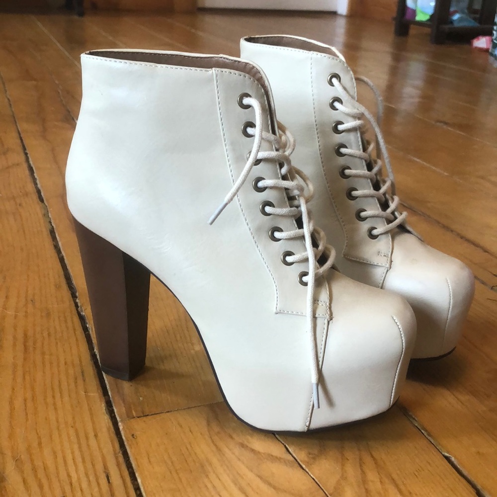 Women’s ankle booties